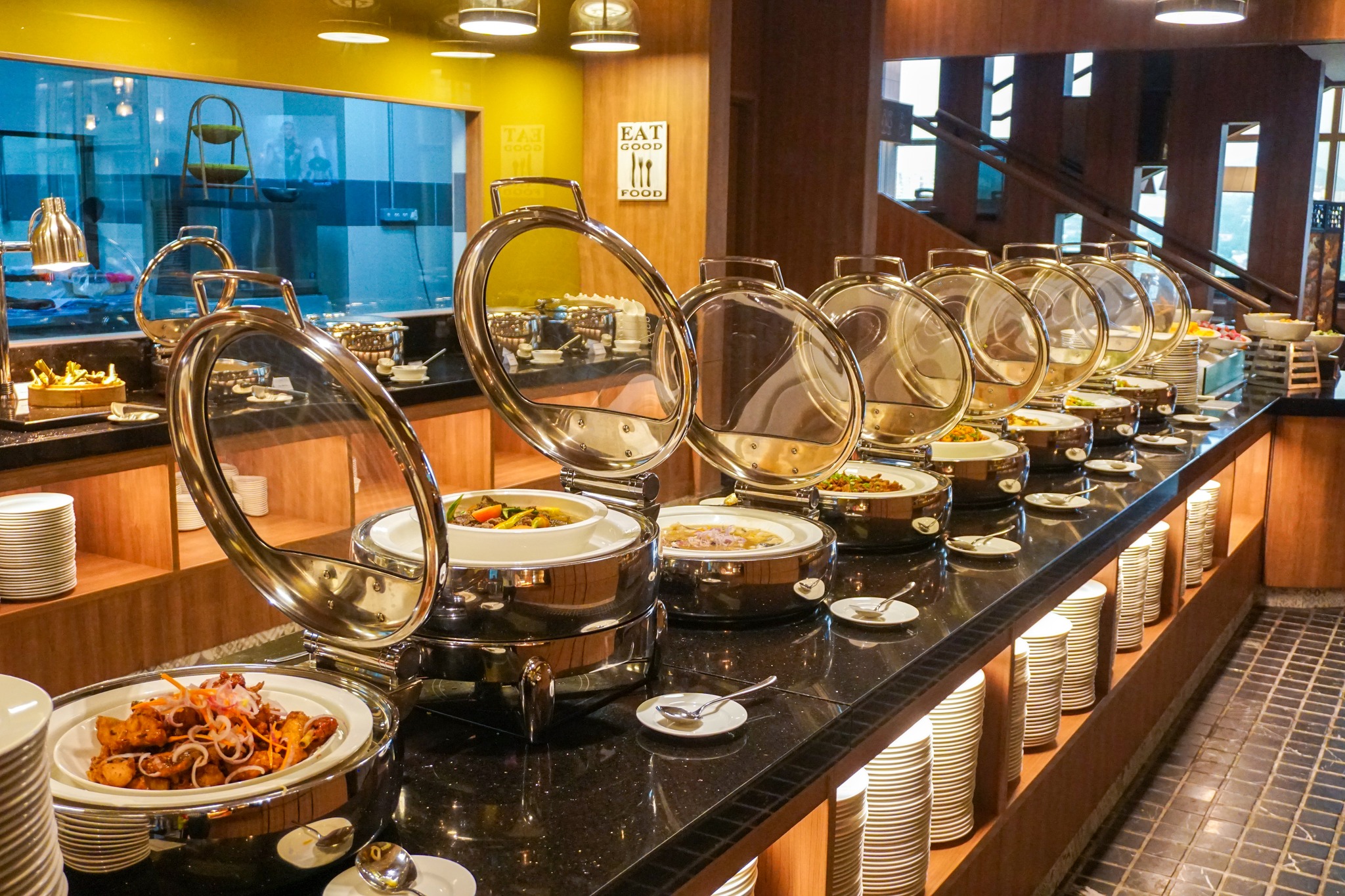 affordable hotel buffet in singapore
